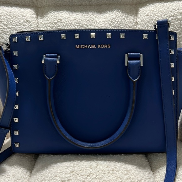 Michael Kors Handbags - EUC Michael Kors Blue Handbag with Strap